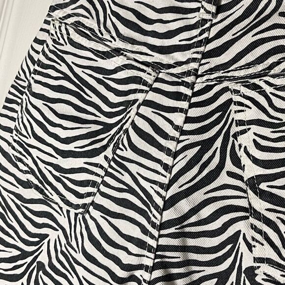 Urban Outfitters zebra print high waist denim shorts size 27 - Picture 6 of 8